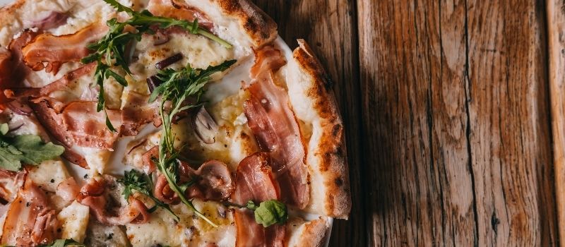 pizza iz krušne peći 