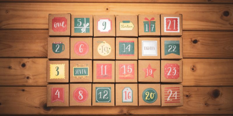 ADVENTSKI KALENDAR ŠARENE KUTIJE