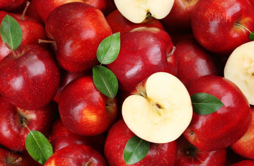 Sočni tart s jabukama - brzi kolač iz tave koji osvaja Recept za mekani okrenuti kolač s karameliziranim jabukama