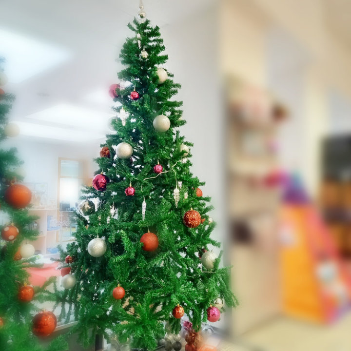 UMJETNO BOŽIĆNO DRVCE S METALNIM STALKOM MERRY 210 CM