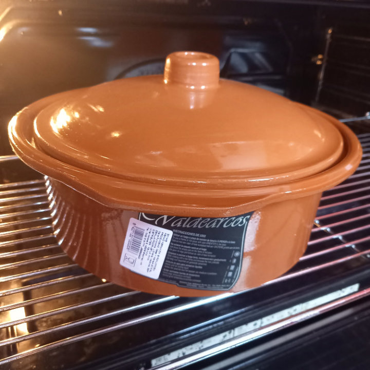 PEKAČ S POKLOPCEM OKRUGLI KERAMIČKI SMEĐI 4,5 L (30,5x11 CM)