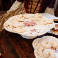 WINTERSWEET TACNA ZA KOLAČE NA STALKU PORCULAN 30 CM