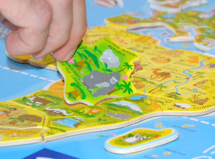 PUZZLE KARTA SVIJETA DRVENE