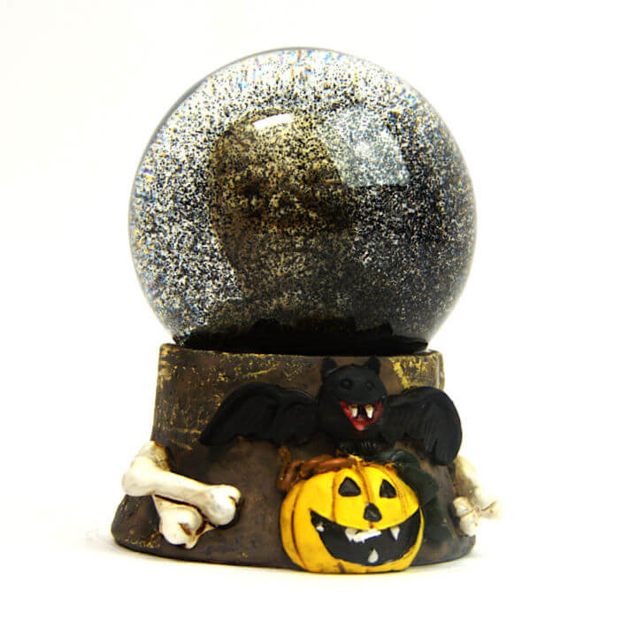 SNJEŽNA KUGLA HALLOWEEN S KOSTUROM 10x8 CM