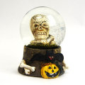 SNJEŽNA KUGLA HALLOWEEN S KOSTUROM 10x8 CM