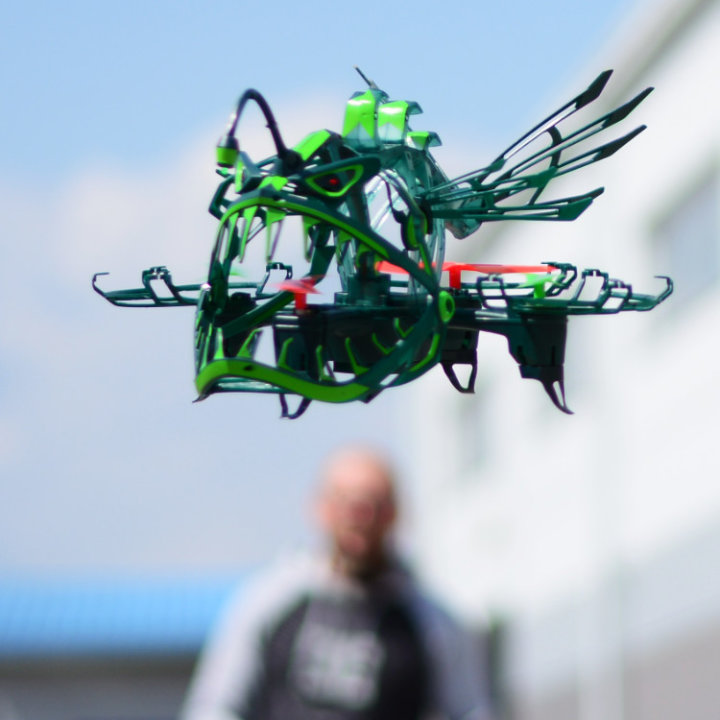DRON ANGLER ATTACK SA SVJETLOM