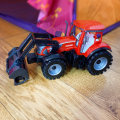 traktor crveni