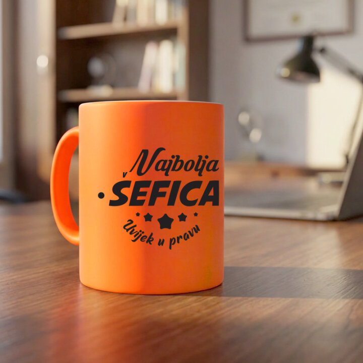 ŠALICA KERAMIČKA S TISKOM U POKLON KUTIJI NARANČASTO ROZA - Šefica