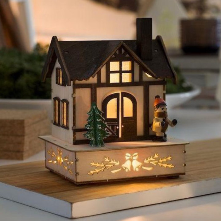 KUĆICA BOŽIĆNA S LED SVJETLOM 13 CM