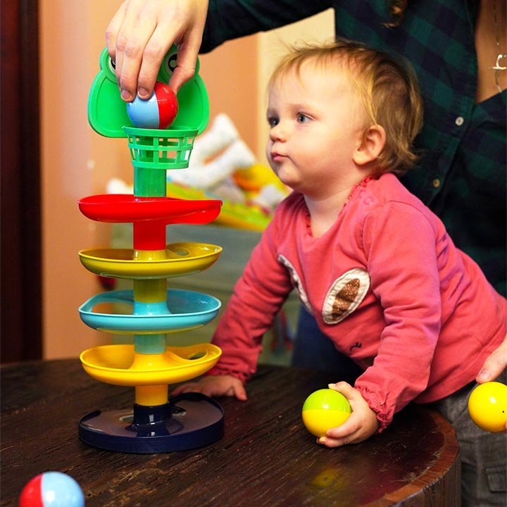 TORANJ SPIRALNI S LOPTICAMA ZA SPUŠTANJE
