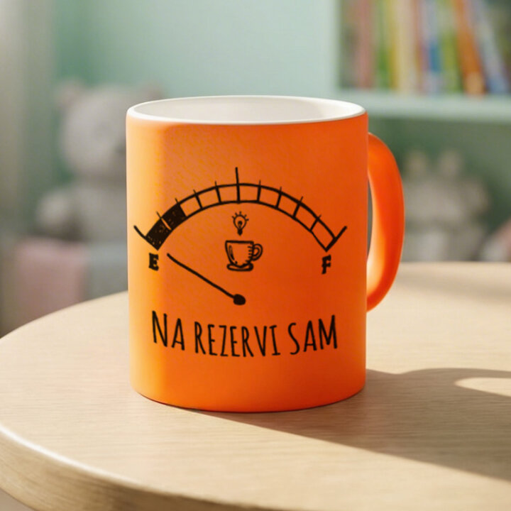 ŠALICA KERAMIČKA S TISKOM U POKLON KUTIJI NEON NARANČASTA - Na rezervi sam