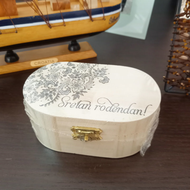 POKLON KUTIJICA DRVENA S TISKOM Sretan rođendan
