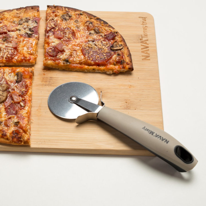 REZAČ ZA PIZZU S INOX NOŽIĆEM 21 CM- MISTY