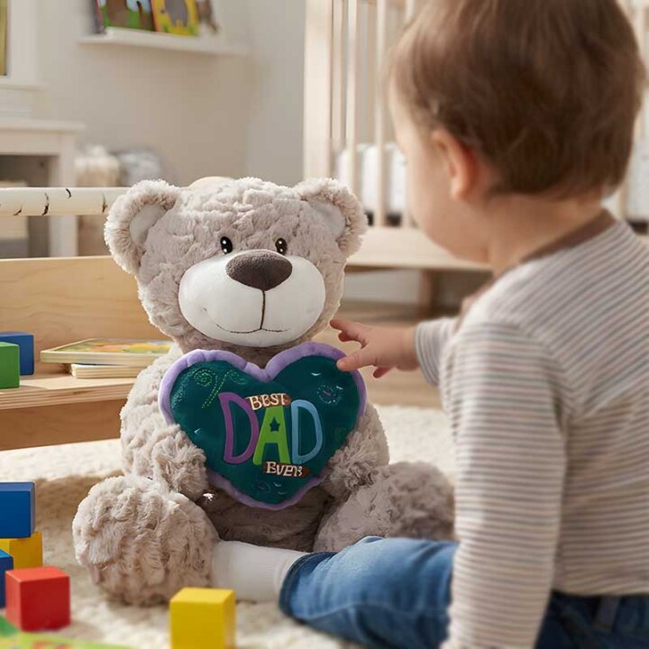 MEDO PLIŠANI SA SRCEM I NATPISOM BEST DAD EVER 27 CM