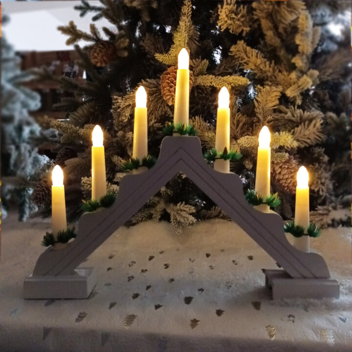 SVIJEĆNJAK SA 7 LED ŽARULJICA - BIJELI 39,5x32 cm