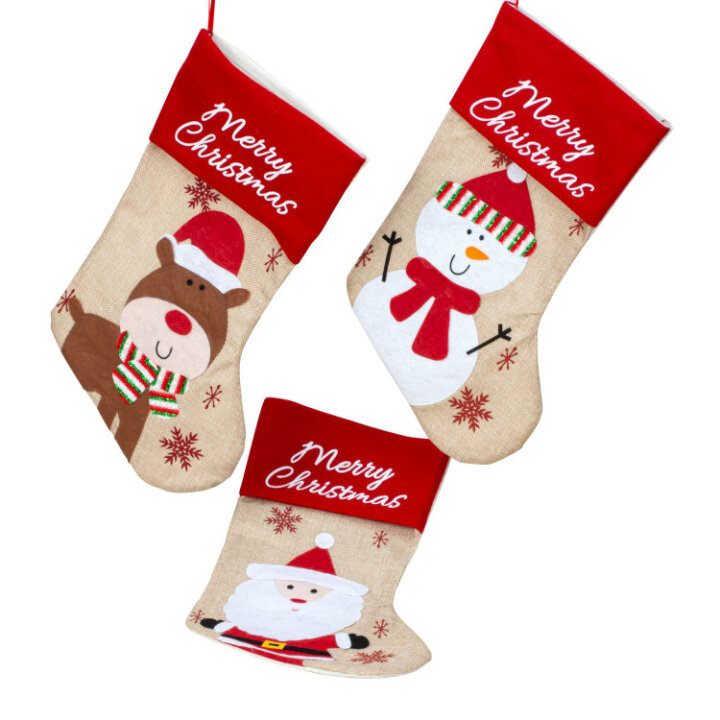 BOŽIĆNA ČIZMICA MERRY CHRISTMAS S BOŽIĆNJAKOM, SNJEGOVIĆEM I SOBOM 40x21 cm