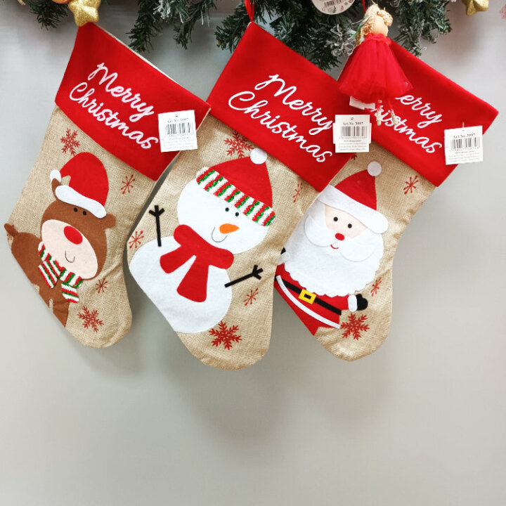 BOŽIĆNA ČIZMICA MERRY CHRISTMAS S BOŽIĆNJAKOM, SNJEGOVIĆEM I SOBOM 40x21 cm