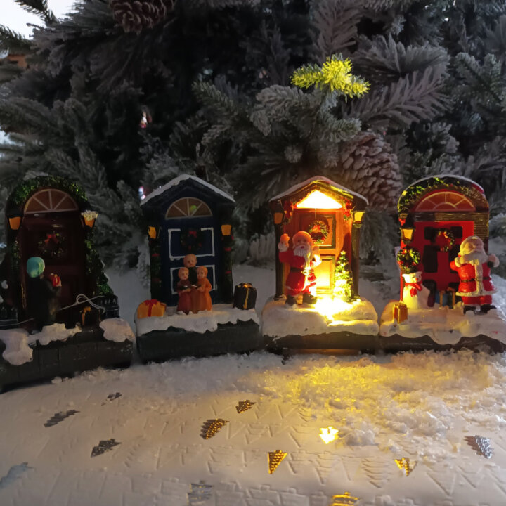 LED BOŽIĆNA DEKORACIJA VRATA KUĆICE 13x9x6 CM 4 SORT