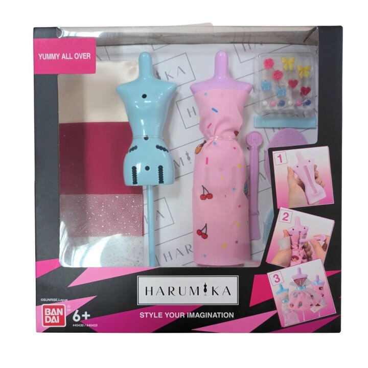 HARUMIKA DIZAJNERSKI SET S ODJEĆOM 4 SORT 21 cm