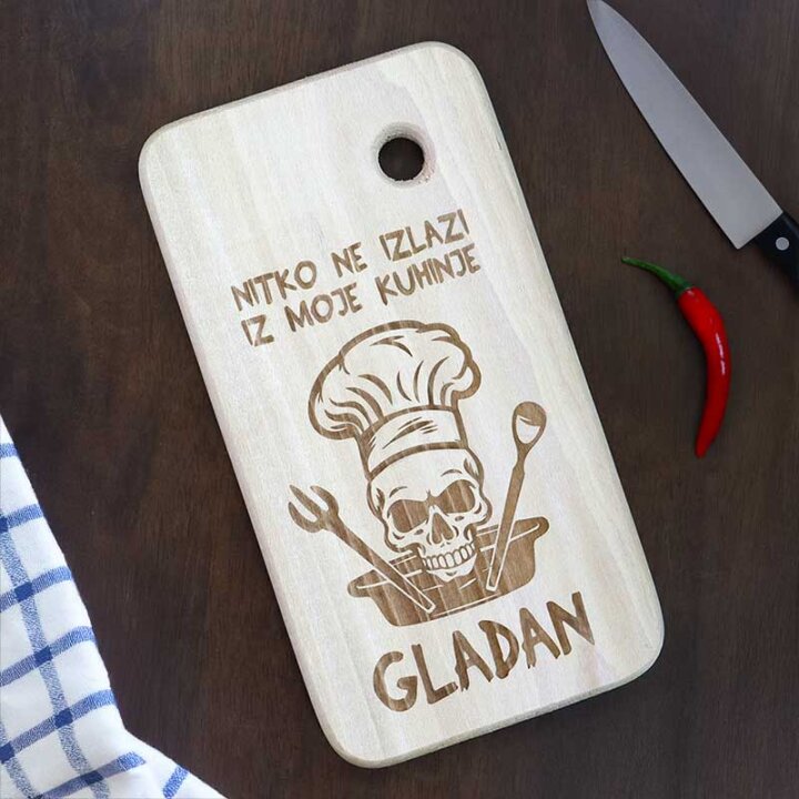 DASKA DRVENA GRAVIRANA Nitko ne izlazi iz moje kuhinje gladan 27x15 cm