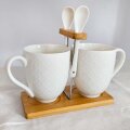 ŠALICE PORCULANSKE 2/1 NA DRVENOM STALKU 300 mL SA ŽLIČICAMA 17x8,5x18 cm