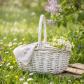 PLETENA KOŠARA DEKORATIVNA BIJELA S DRŠKOM 37x28x13/18 cm