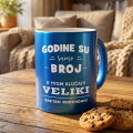 ŠALICA KERAMIČKA S TISKOM U POKLON KUTIJI GLITER PLAVO-LILA Godine su samo broj