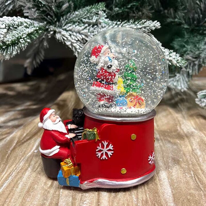 SNJEŽNA KUGLA GLAZBENA S BOŽIĆNJAKOM 10 CM