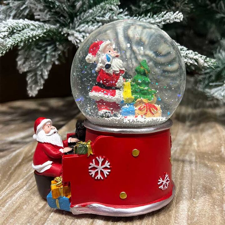 SNJEŽNA KUGLA GLAZBENA S BOŽIĆNJAKOM 10 CM
