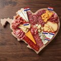 DASKA DRVENA ZA POSLUŽIVANJE 42 cm x 30 cm HRVATSKA U SRCU