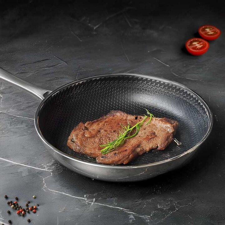TAVA INOX S HEXAGON NEPRIANJAJUĆIM PREMAZOM INDUKCIJA 26 cm