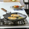 TAVA GRILL ČETVRTASTA S PREKLOPNOM DRVENOM DRŠKOM 28 cm - NATURE