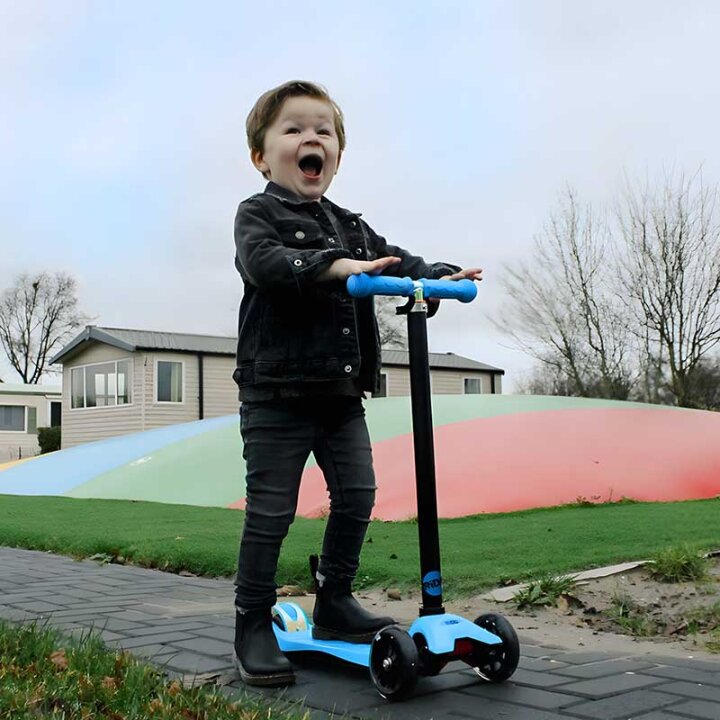 ROMOBIL S TRI KOTAČA DJEČJI S LED SVIJETLIMA NA KOTAČIMA PLAVI 66-90 CM