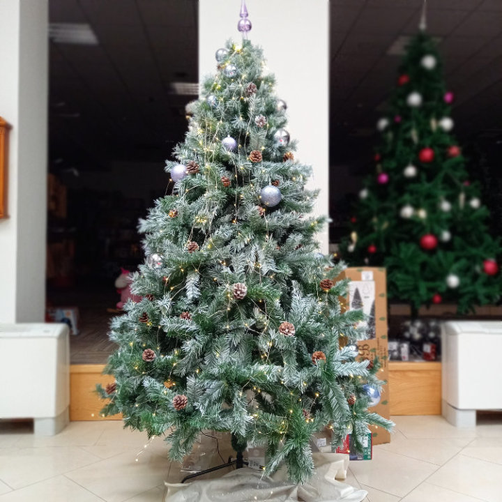BOŽIĆNO DRVCE SA SNIJEGOM I ČEŠERIMA ADVENTUS 210 CM