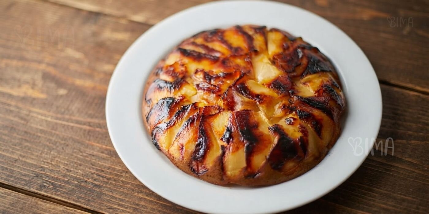 Sočni tart s jabukama - brzi kolač iz tave koji osvaja | Recept za mekani okrenuti kolač s karameliziranim jabukama